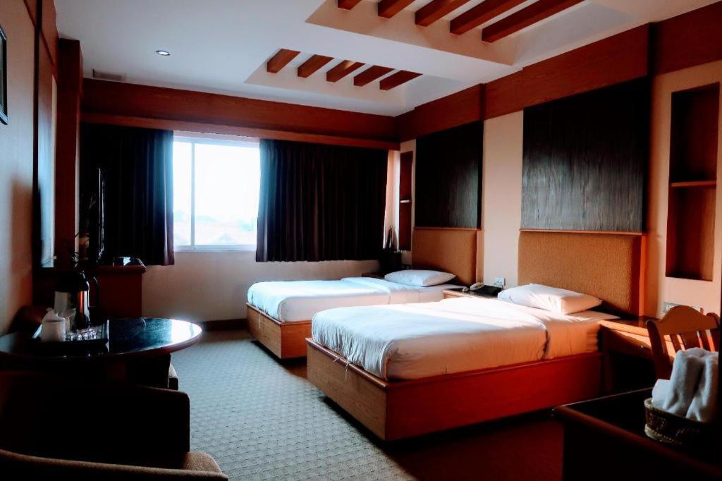 The Rich Hotel نونتابوري المظهر الخارجي الصورة