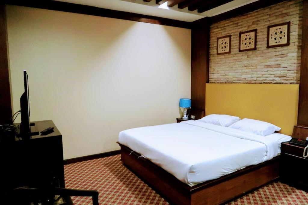 The Rich Hotel نونتابوري المظهر الخارجي الصورة